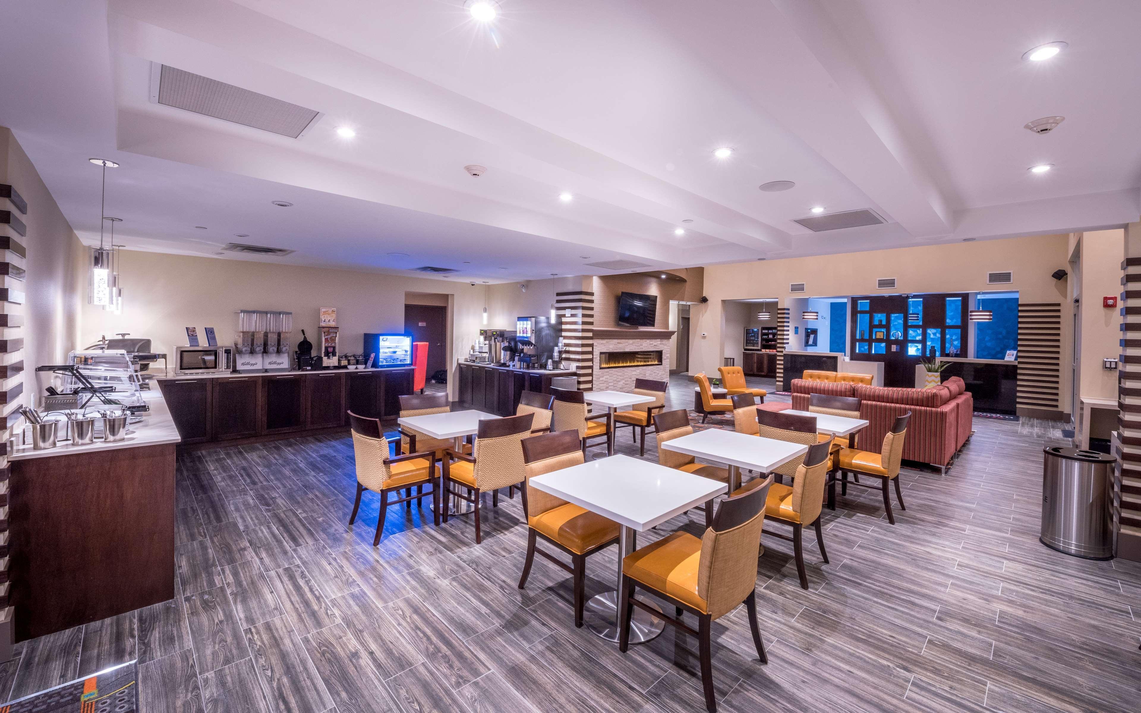 Best Western Plus Chateau Fort St. John Екстериор снимка