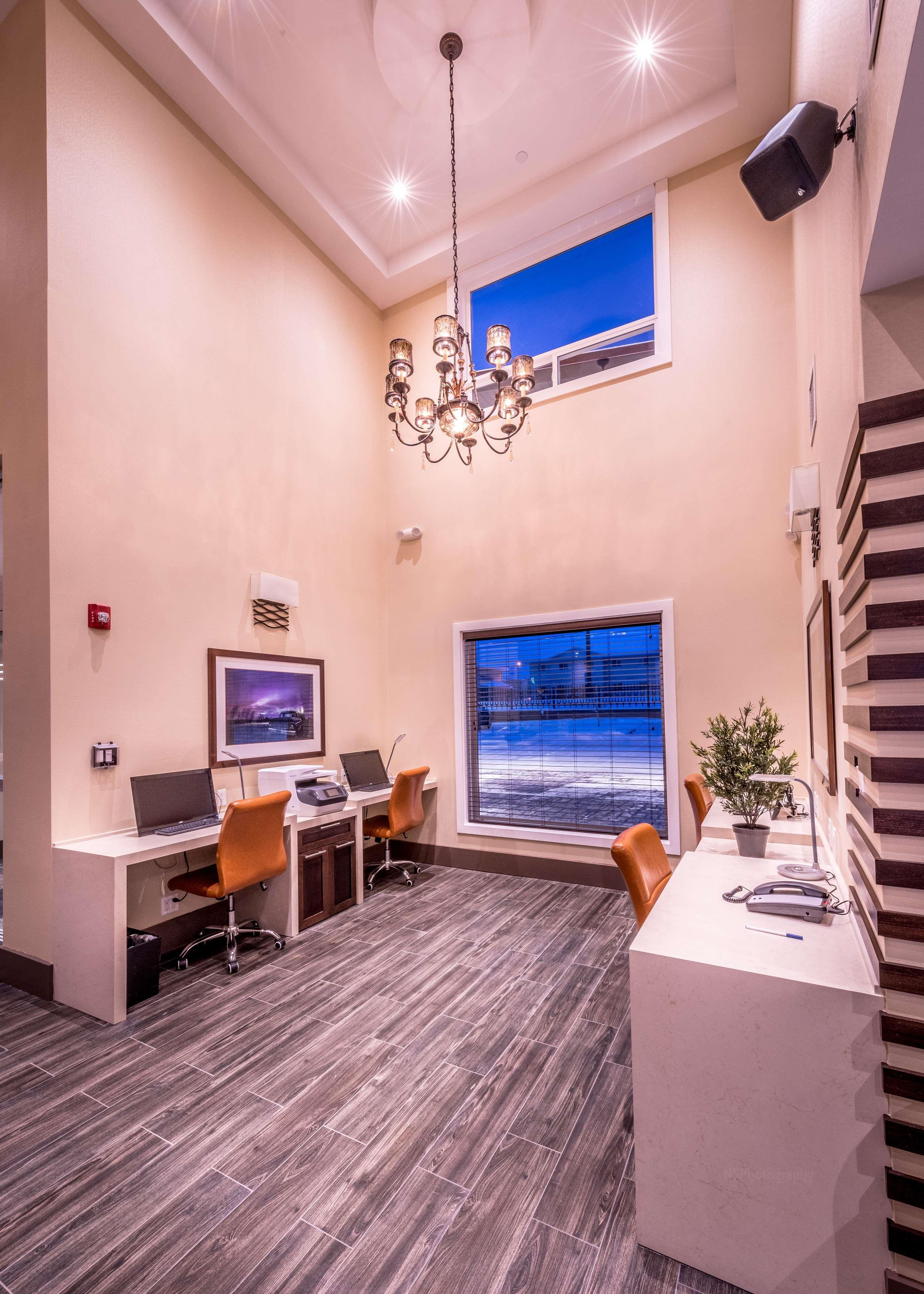 Best Western Plus Chateau Fort St. John Екстериор снимка