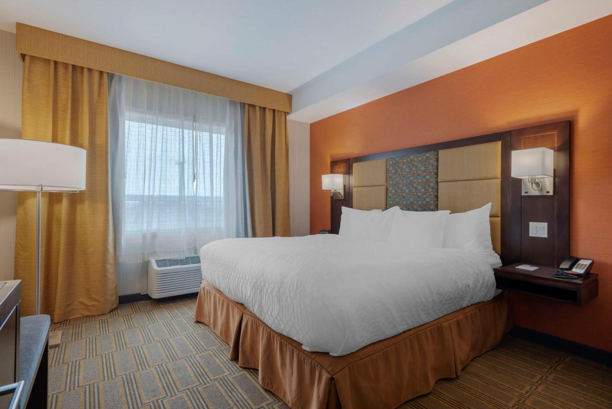 Best Western Plus Chateau Fort St. John Екстериор снимка