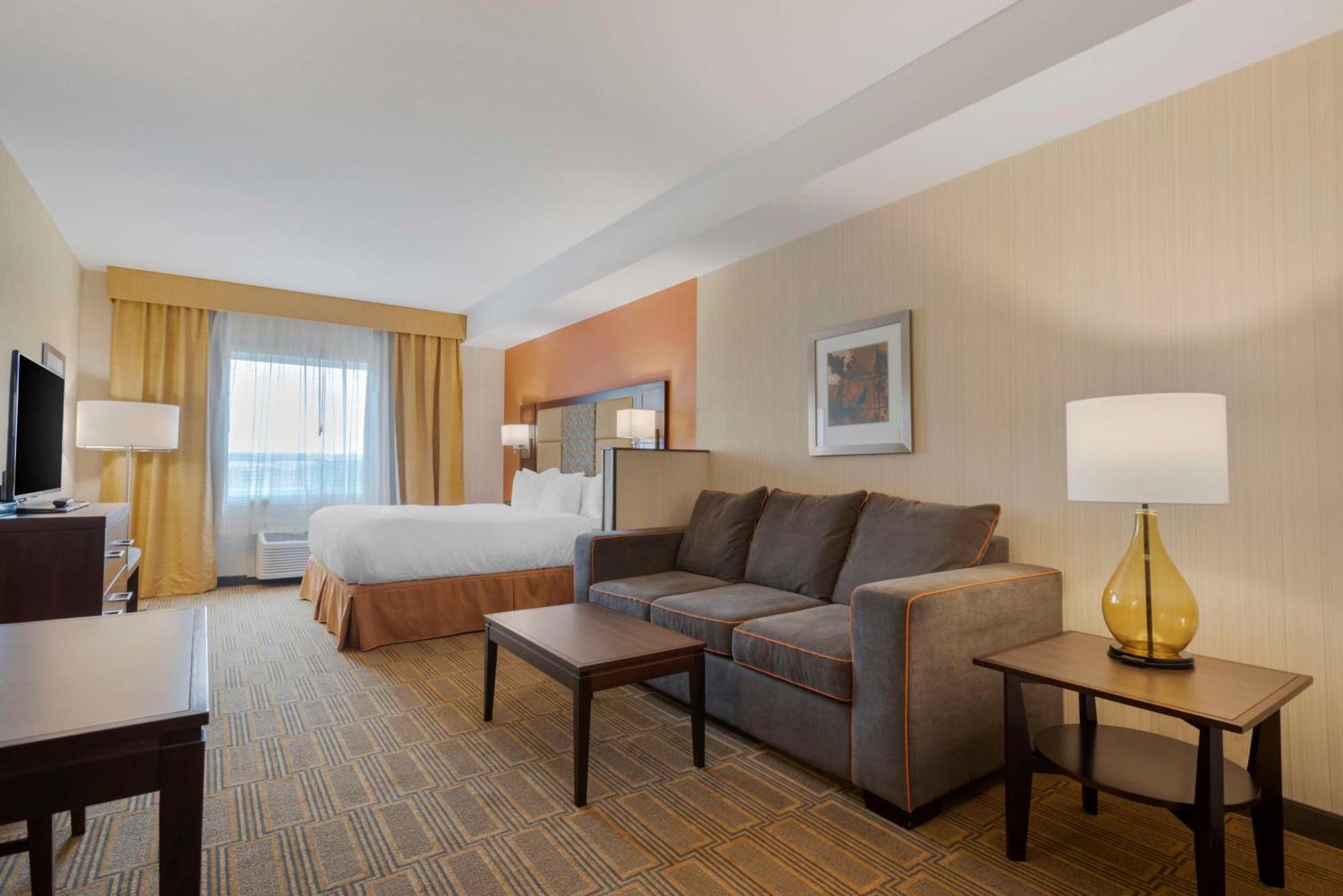 Best Western Plus Chateau Fort St. John Екстериор снимка