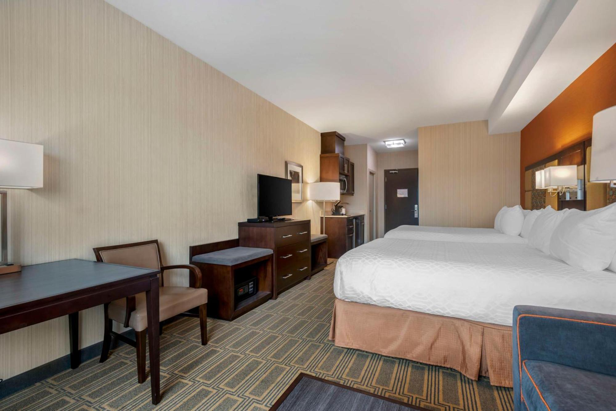 Best Western Plus Chateau Fort St. John Екстериор снимка