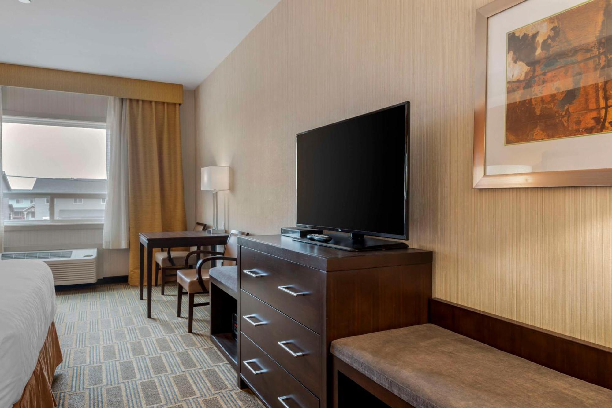 Best Western Plus Chateau Fort St. John Екстериор снимка