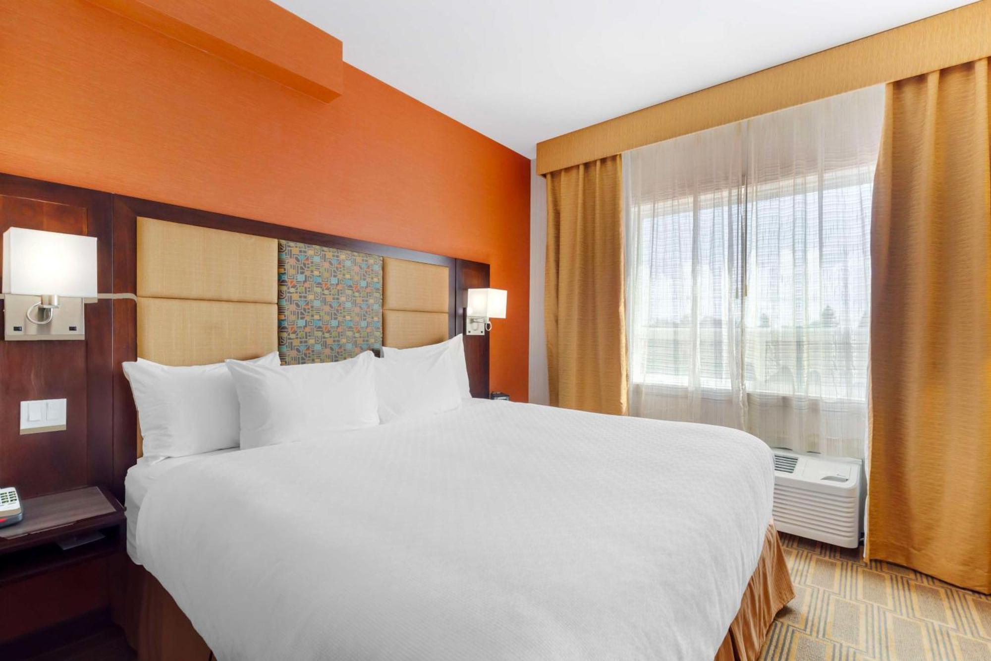 Best Western Plus Chateau Fort St. John Екстериор снимка