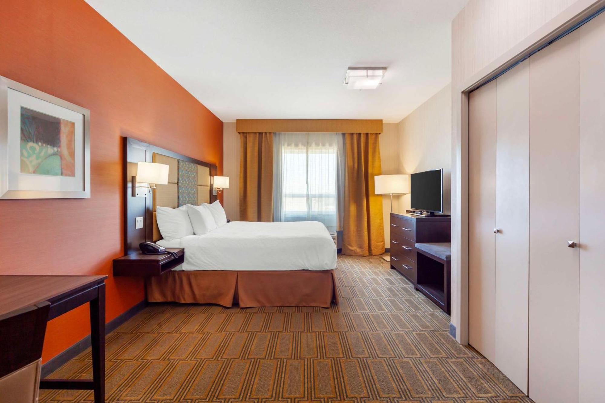 Best Western Plus Chateau Fort St. John Екстериор снимка