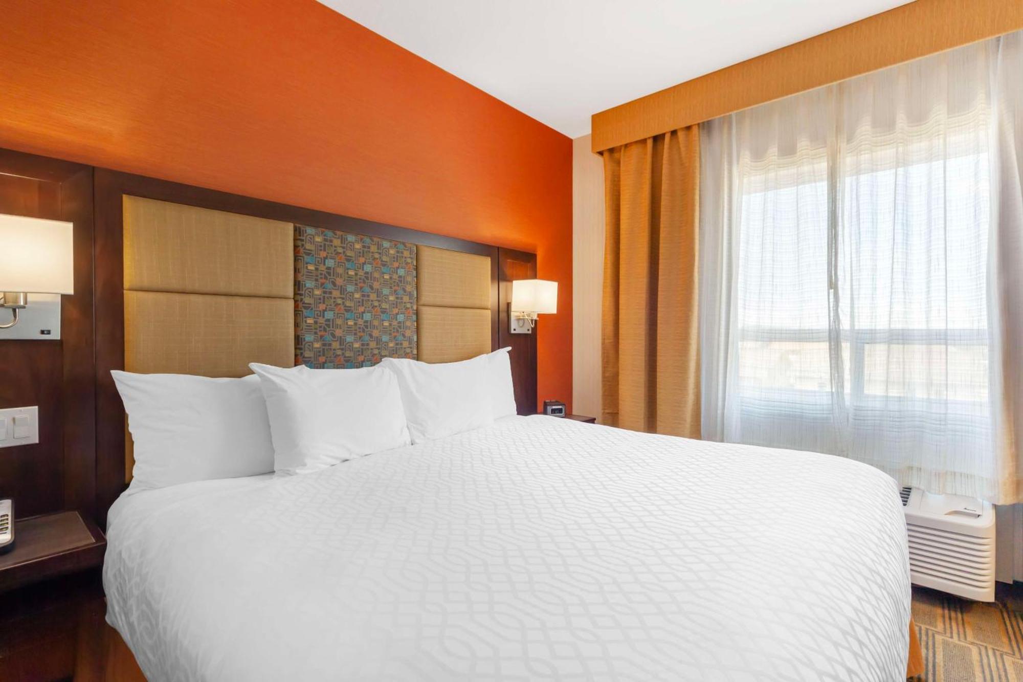 Best Western Plus Chateau Fort St. John Екстериор снимка