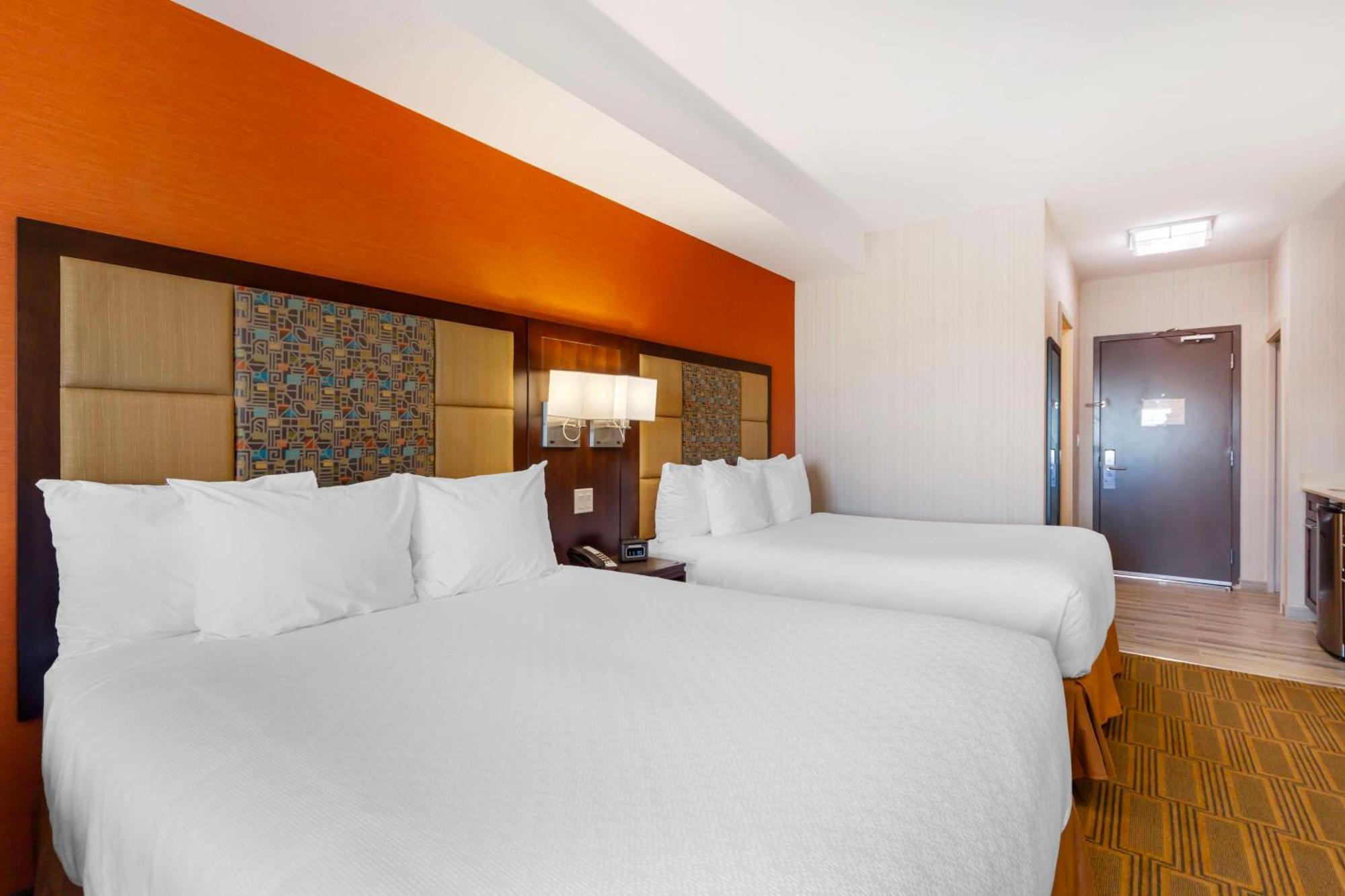 Best Western Plus Chateau Fort St. John Екстериор снимка