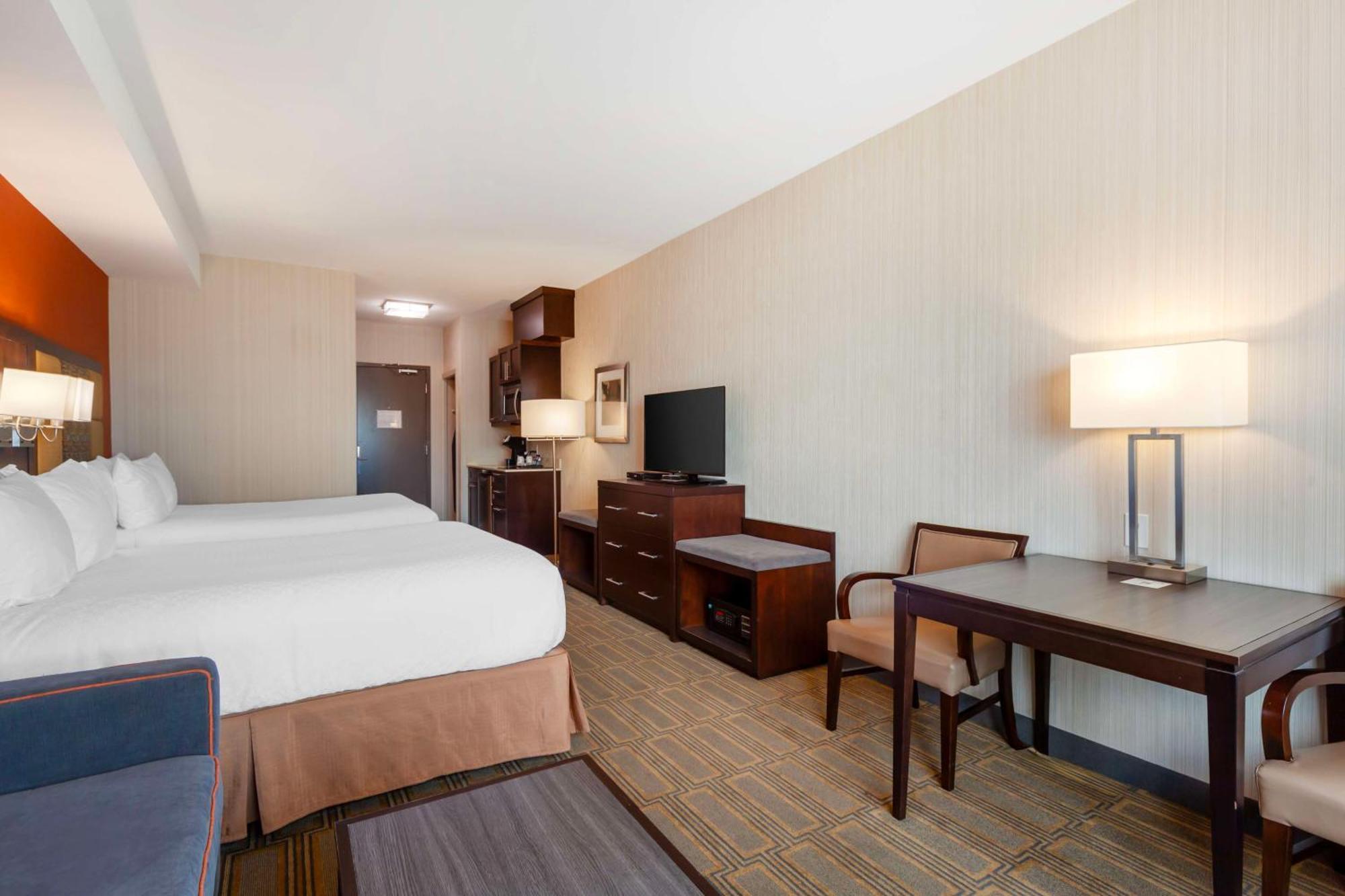 Best Western Plus Chateau Fort St. John Екстериор снимка