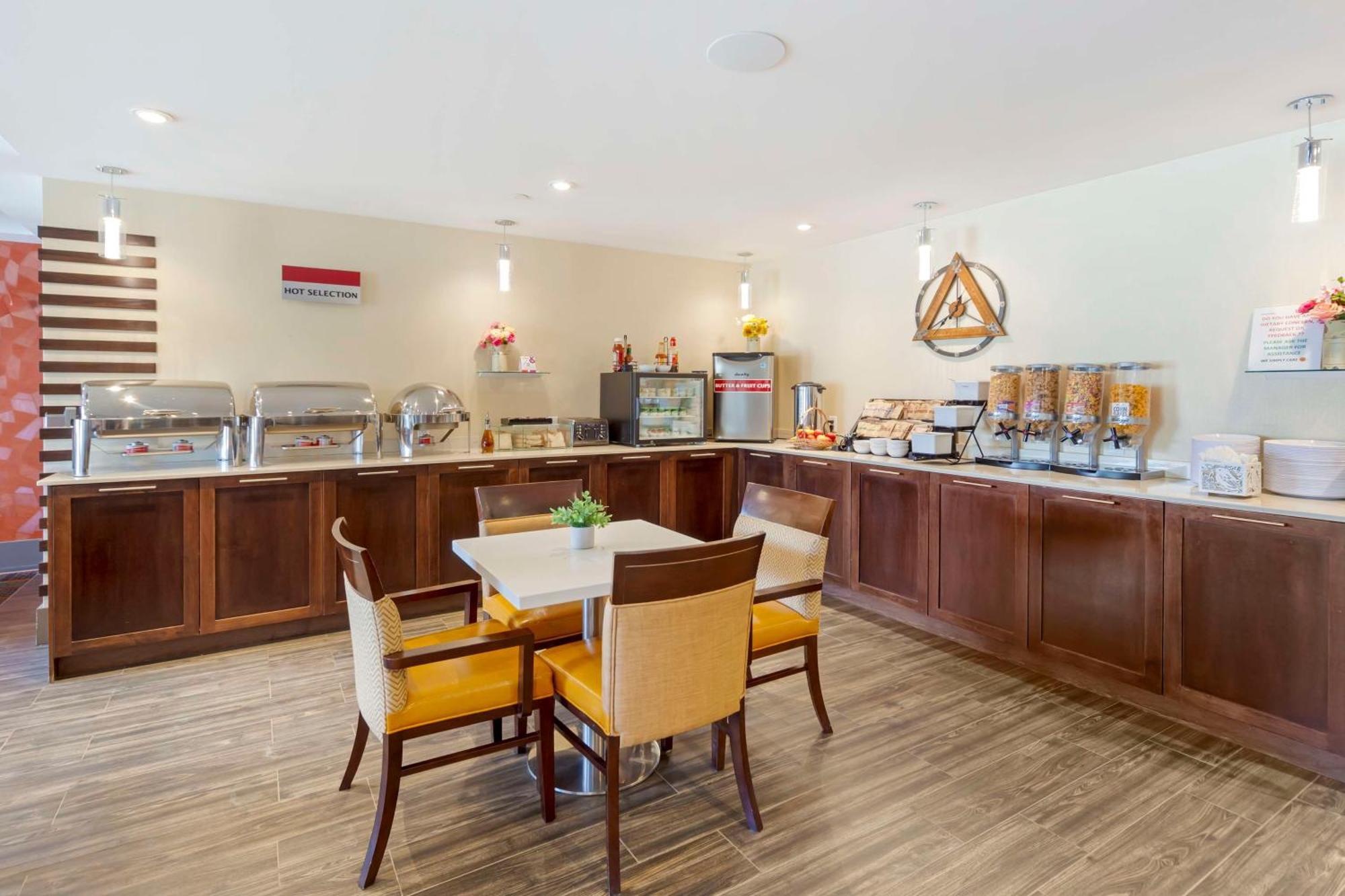 Best Western Plus Chateau Fort St. John Екстериор снимка