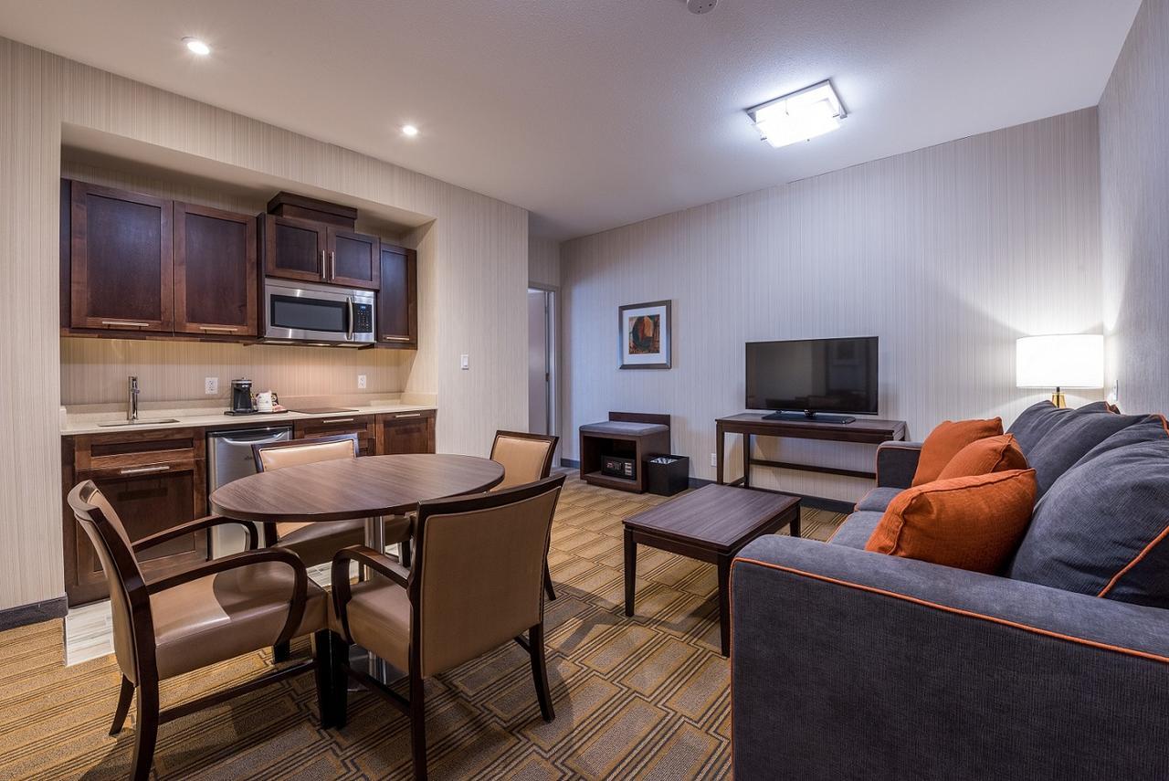 Best Western Plus Chateau Fort St. John Екстериор снимка
